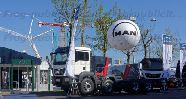 Sphère géante de 2m50 pour MAN | salon intermat