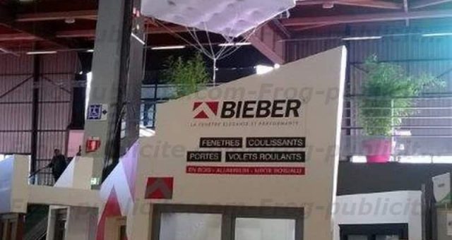 1 Cube publicitaire Bieber de 2m pour le salon ORCAB