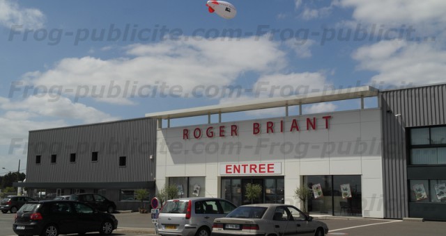 Dirigeable promotionnel 6m | Camping-cariste Roger Briant