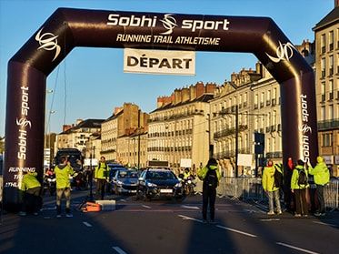 Arche publicitaire auto-ventilée Sobhi sport partenaire course à pied