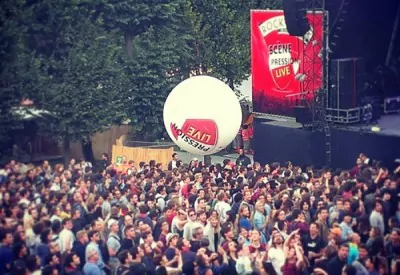 ballon de foule à lancer rock en seine équipé d'une camera