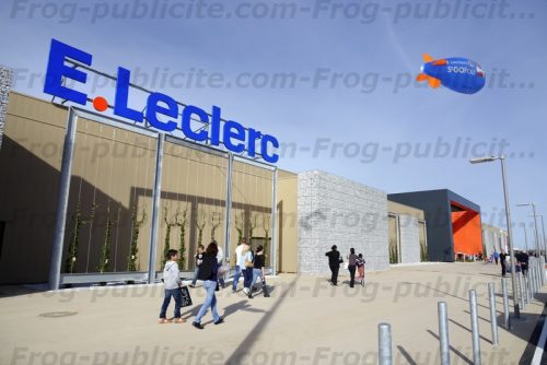 dirigeable de 7m pour l'ouverture d'un E.Leclerc