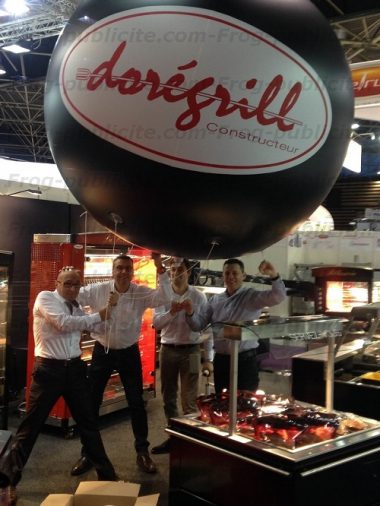 Frog publicité conçoit est fabrique un ballon publicitaire dorégrill de 2m pour le salon Equip'Hotel Porte de Versailles.