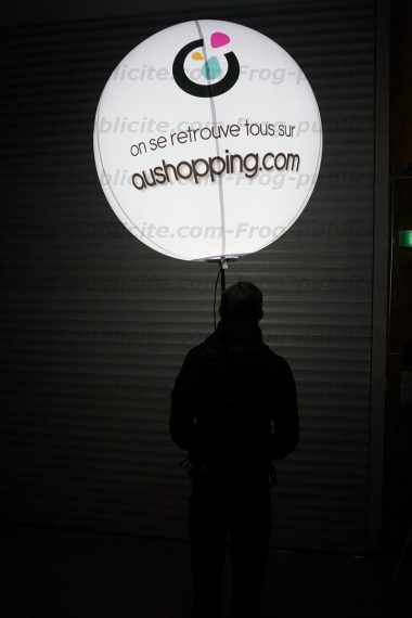 Un ballon sac à dos lumineux pour Aushopping