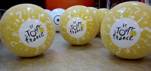 ballon sac à dos pour du street marketing sur le tour de france