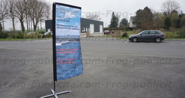 Drapeau publicitaire 4m | Marine Equipement Atelier
