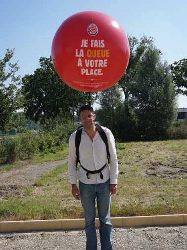 ballon street marketing: 18 Ballons sac à dos Burger king