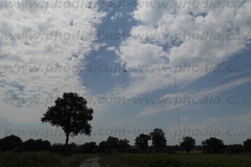 Ballons gonflés à l'hélium pour une simulation d'éoliennes