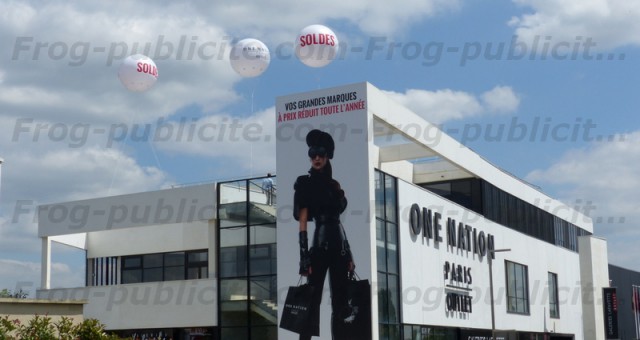 Ballons soldes hélium 2m50 | Centre commercial One Nation Paris