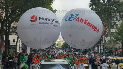 ballon géant publicitaire manifestation