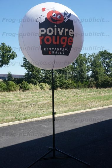 Ballon géant gonflable sur trépied pour l'enseigne de restauration Poivre rouge