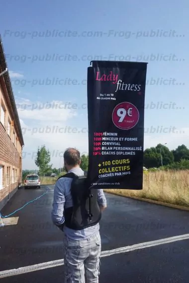 drapeau sac à dos avec impression double face pour du street marketing - Lady fitness