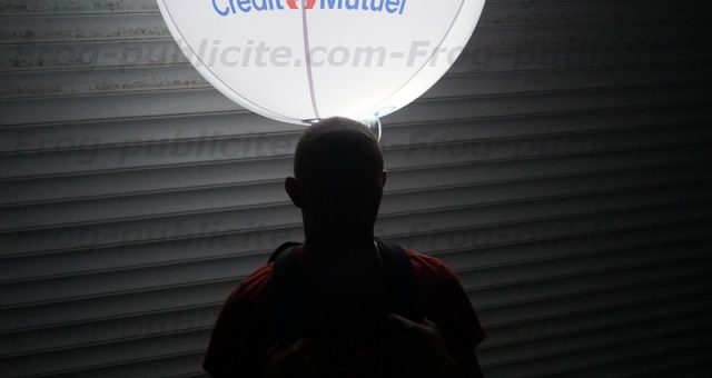 Ballon publicitaire sac à dos lumineux pour le Crédit Mutuel