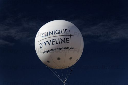 Sphère géante gonflable pour la clinique d'Yveline