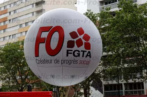 ballon helium géant FO FGTA pour une manifestation à Paris