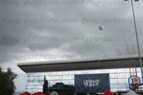 ballon hélium Leclerc Mcdonald's à Clisson fêtent le début du festival Helfest 2016