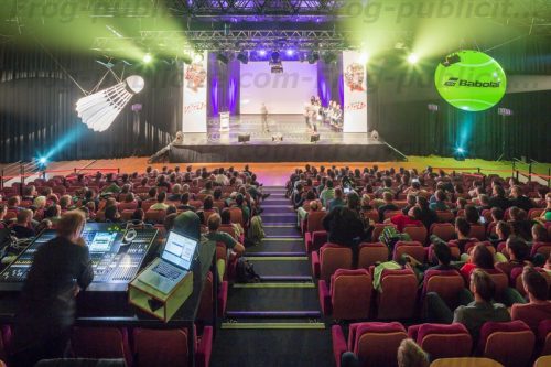 1 volant et 1 balle géante gonflable - Convention internationale Babolat à Mandelieu la Napoule 2016