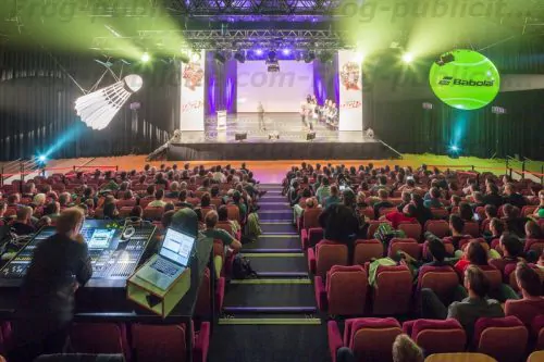 plv gonflable a suspendre. ballon babolat et volant