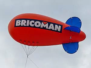 Dirigeable publicitaire hélium 6m ouverture magasin Bricoman Saint-Quentin