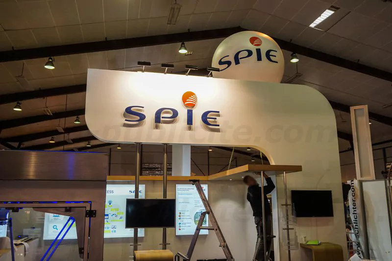 ballon géant stand gonflé à l'hélium spie