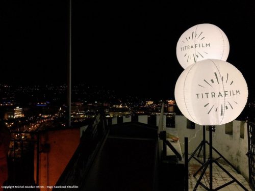 ballon publicitaire lumineux sur trépied - 1m30 de diamètre - éclairage LED à brancher - gonflage ballon à l'air