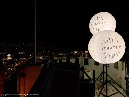 ballon publicitaire lumineux sur trépied - 1m30 de diamètre - éclairage LED à brancher - gonflage ballon à l'air