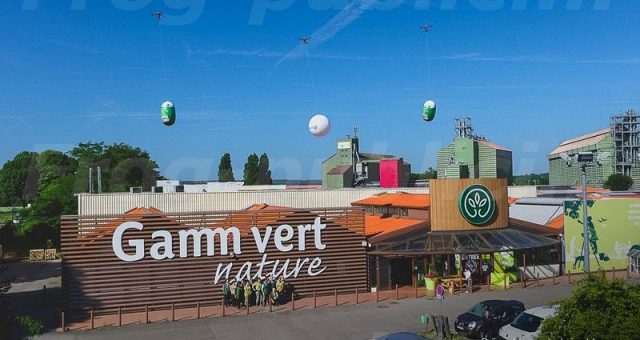 Gonflables publicitaires: sphère & gélule géantes dans le ciel !