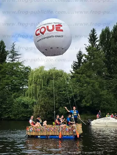 Un ballon publicitaire hélium de 3m sur l'eau