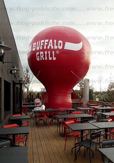 Montgolfière gonflable buffalo grill