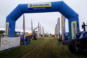 arche gonflable new holland foire