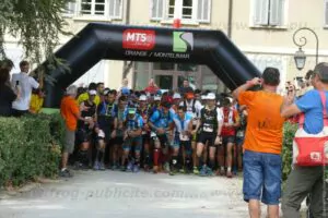 arche publicitaire gonflable pour départ course MTS