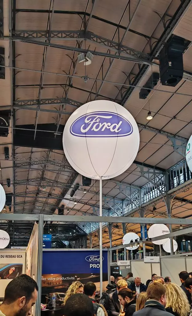 ballon rétro-éclairé ford salon flotauto