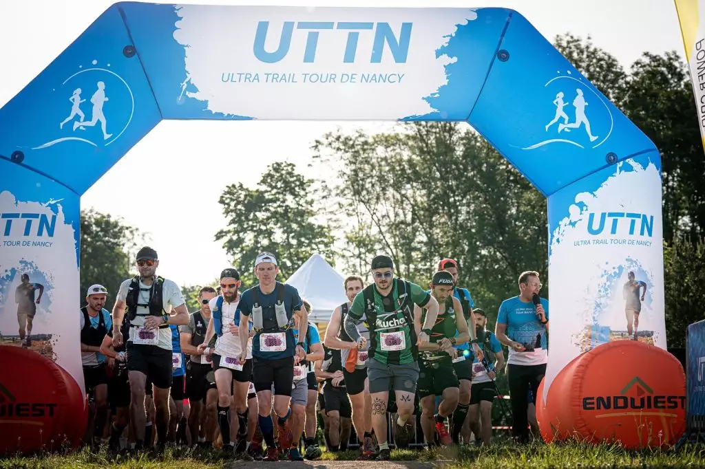 arche gonflable personnalisée ultra trail nantes