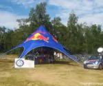 tente araignée publicitaire red bull sur un rallye.jpg